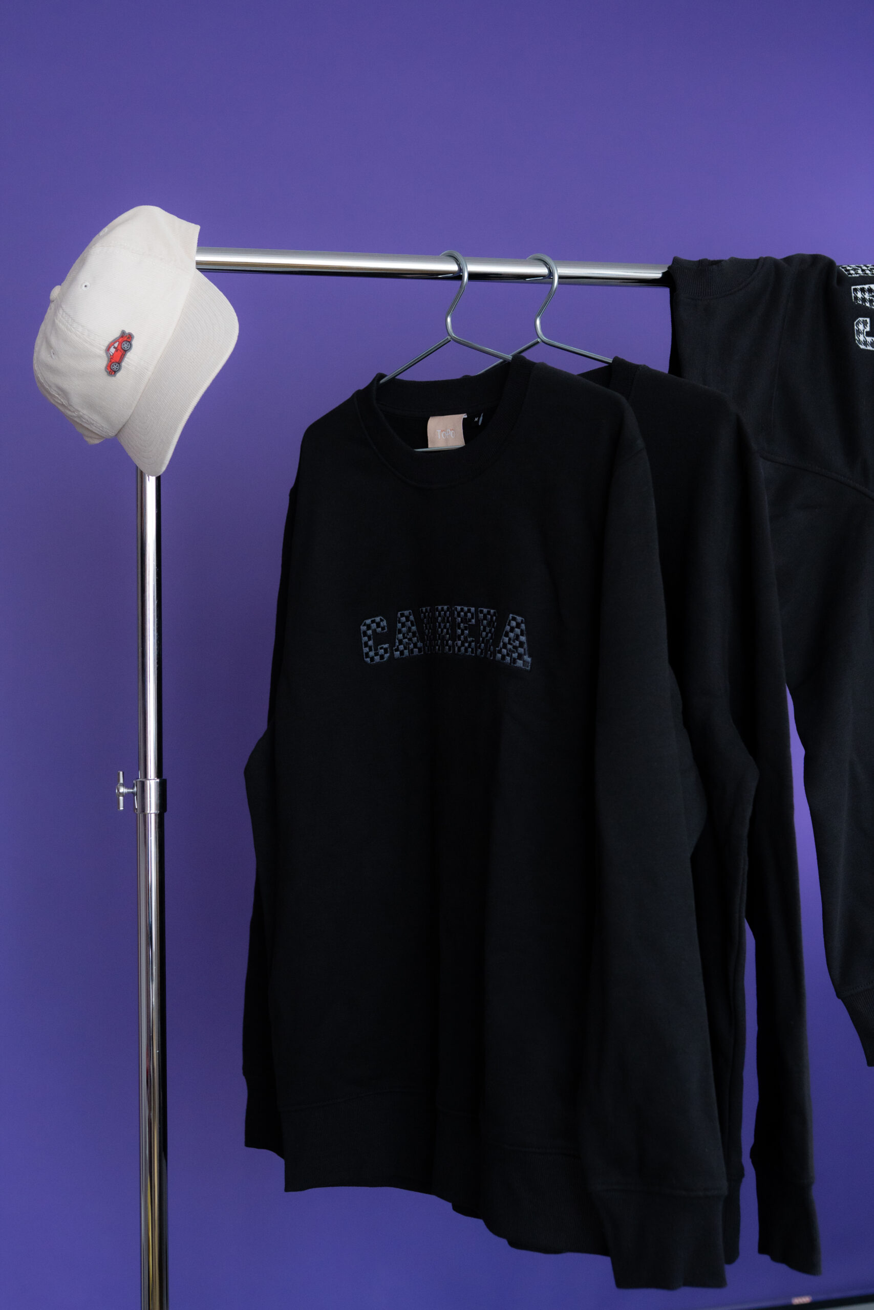 TöPö Sweatshirt - Carrera Grid - Tarmac Grey on Black - Image 2